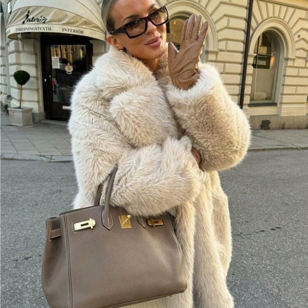 Luxurious Cream faux Fur Coat shaggy